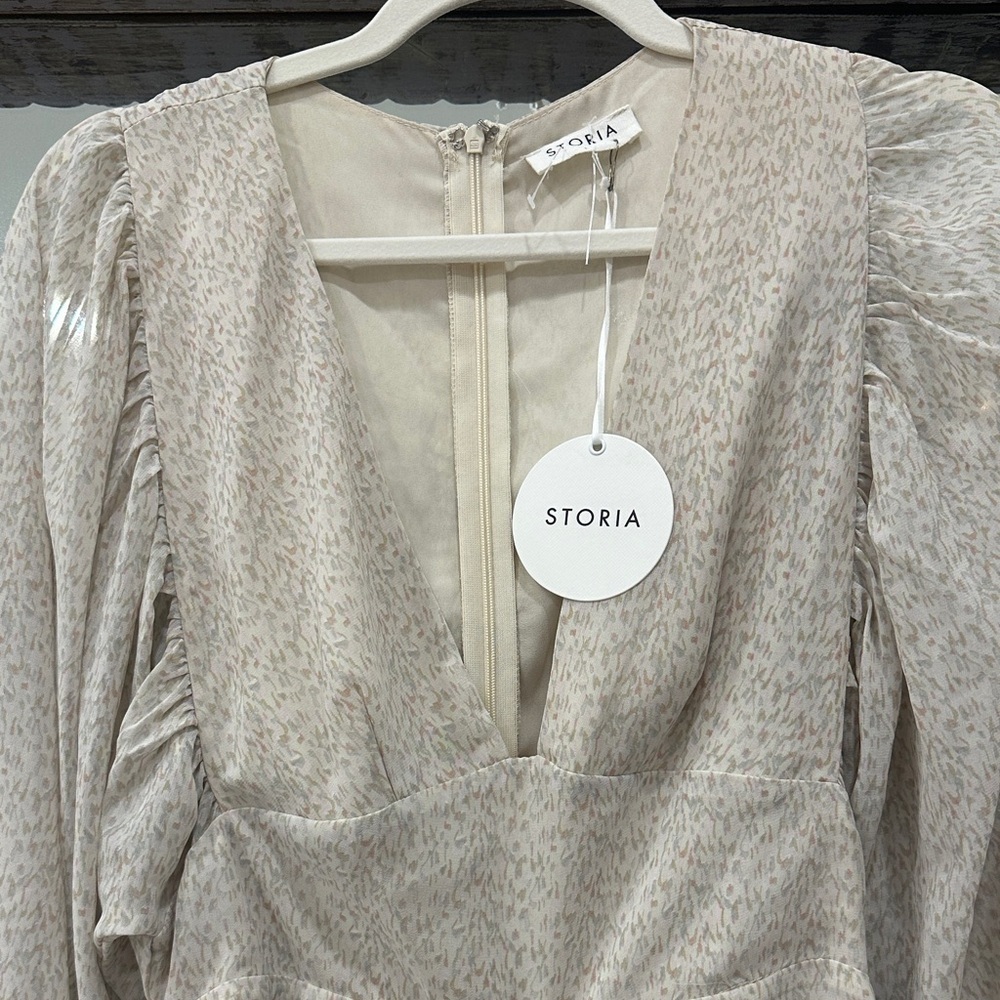 Storia Beige Long Sleeve Ruched Dress - Picture 4 of 5